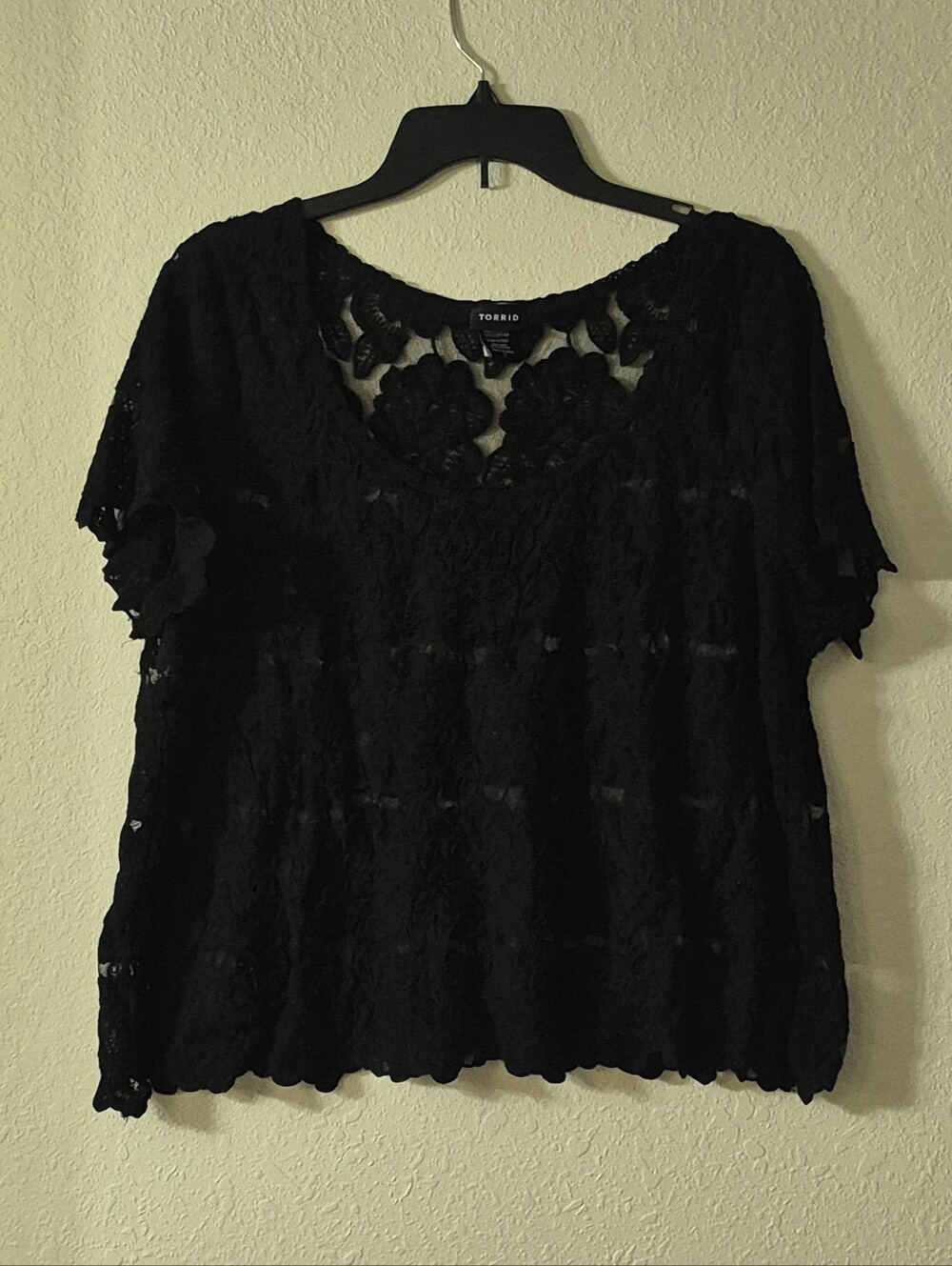 torrid Black Floral Lace Short Sleeve Top